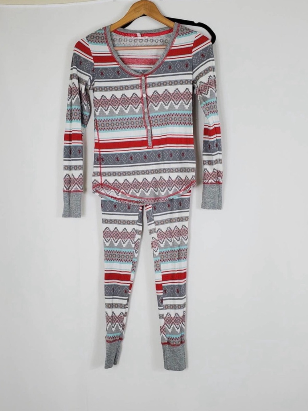 Victoria’s Secret Holiday Gray & Red Print Thermal Pajama Set – Women’s Size XS
